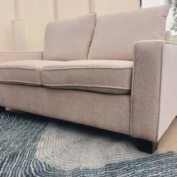 Living Spaces Like New Loveseat, Delivery 