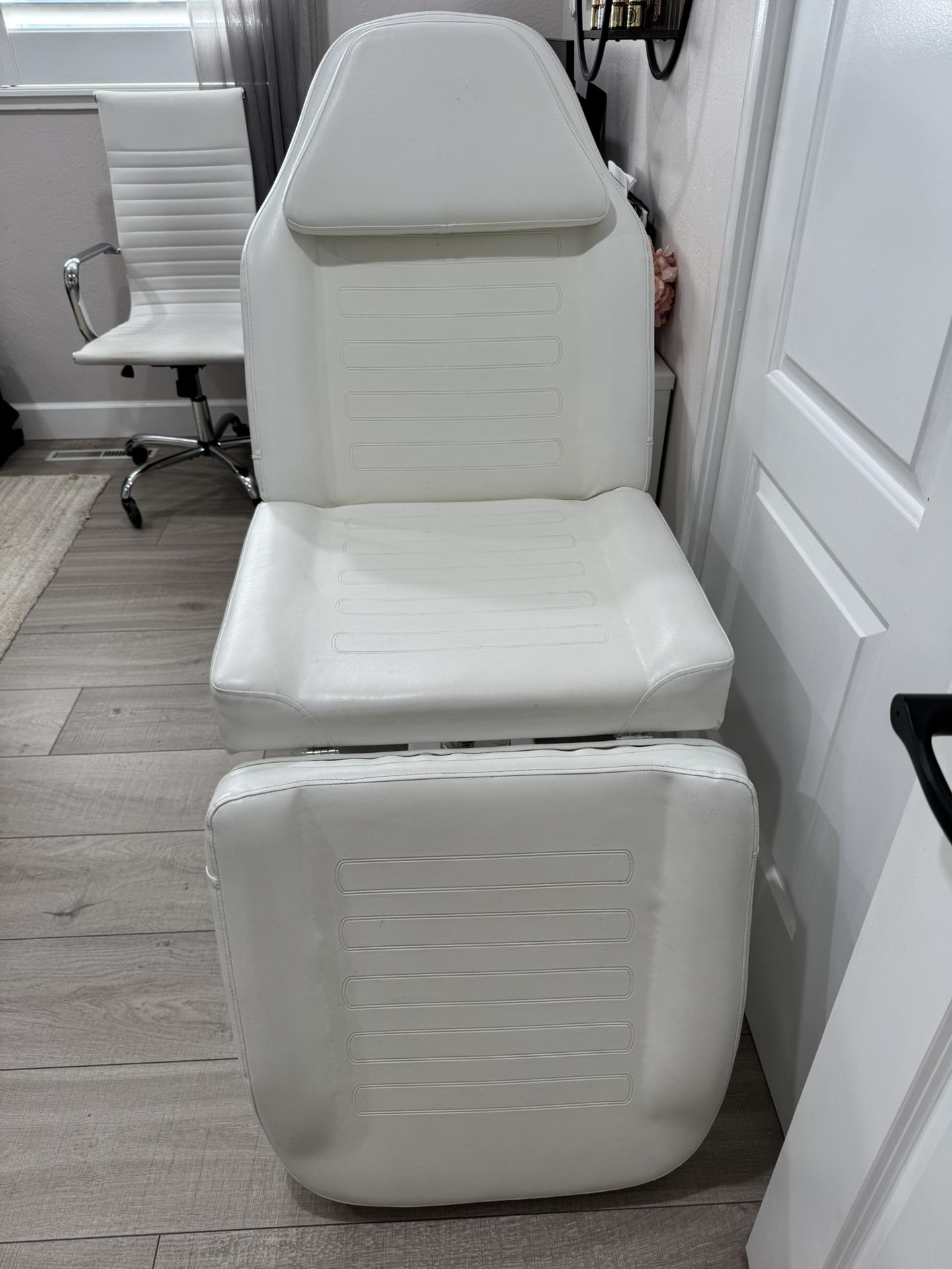 Beauty/Tattoo Hydraulic Chair