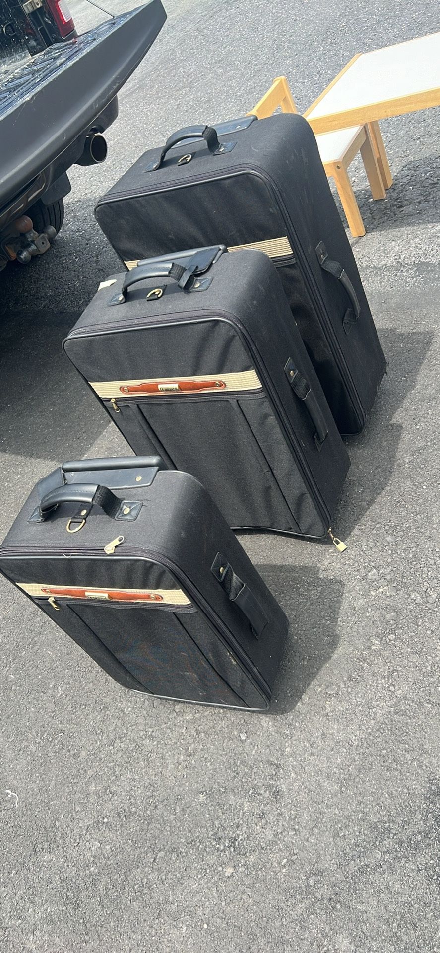 Set Of Three Luggage 22 Inch 27 Inch 30 Inch