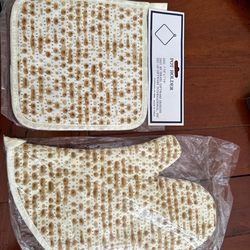 Passover Pot Holder / Oven Mitt Set NEVER OPENED!