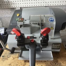 Ilco Bravo 3 With EZ Jaw Semi Automatic Duplicate Key Machine  Working perfect good condition