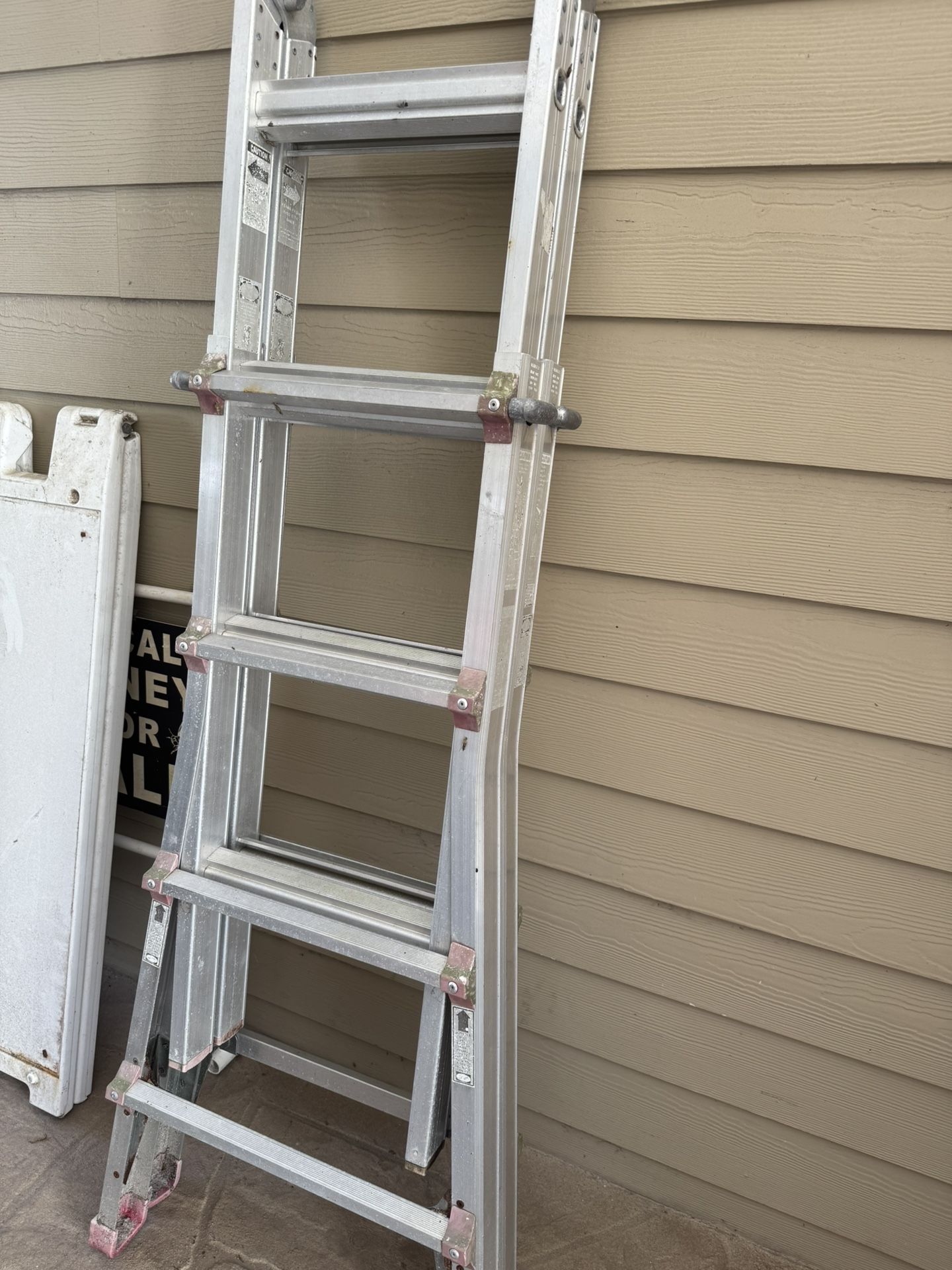Adjustable Ladder 17’