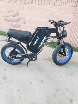Electric Bike Ebike 35mph at 120miles range. Goes for $1.3k come with helmet. Keys & charger. Can be delivered. 00600miles $700! Or Trade Up
