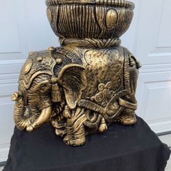 Golden Elephant, Planters Statue