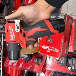 Milwaukee M12 Brushless Drill With Battery And Charger 