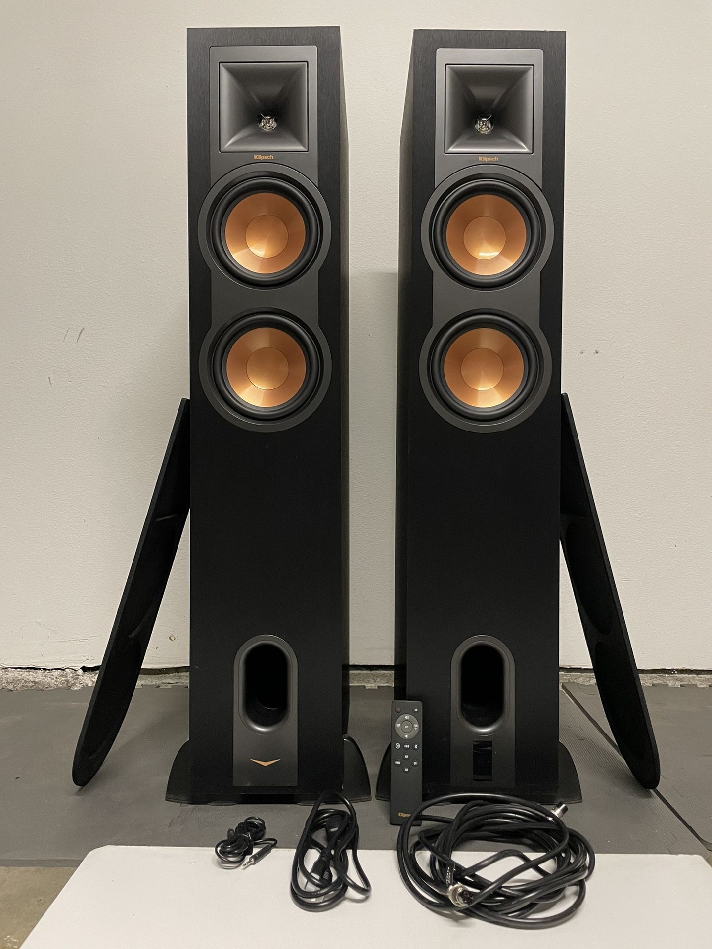 Klipsch R-26PF 260W Powered Floorstanding BLUETOOTH Speaker with Remote control