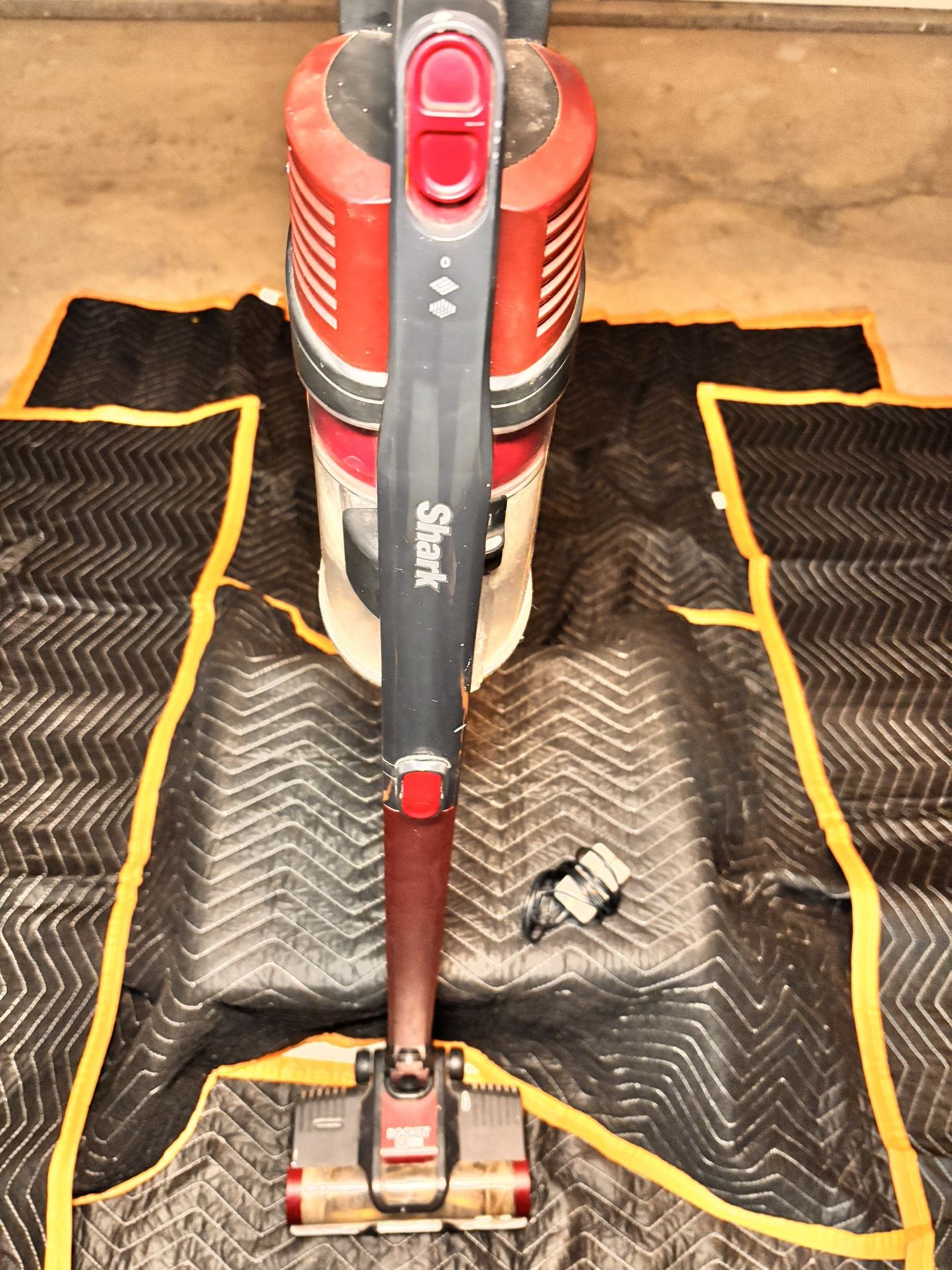 β¨ Cordless SHARK Pet Pro Vacuum β Powerful, Clean & Ready to Go! β¨