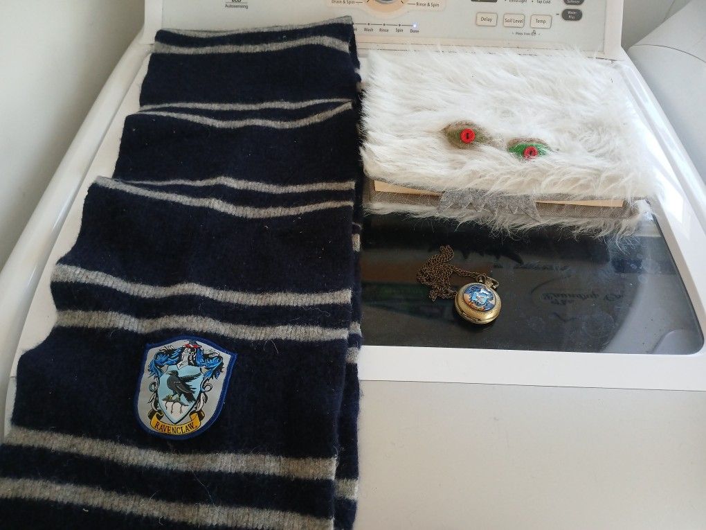 FREE Harry Potter Ravenclaw Scarf Book Watch Tie Figurines Cards Music Box Robe Flag