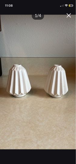 White ribbed vase decor