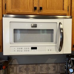 Frigidaire Over The range Microwave. 
