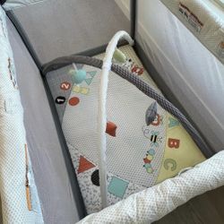 Portable Crib Easy To Carry 