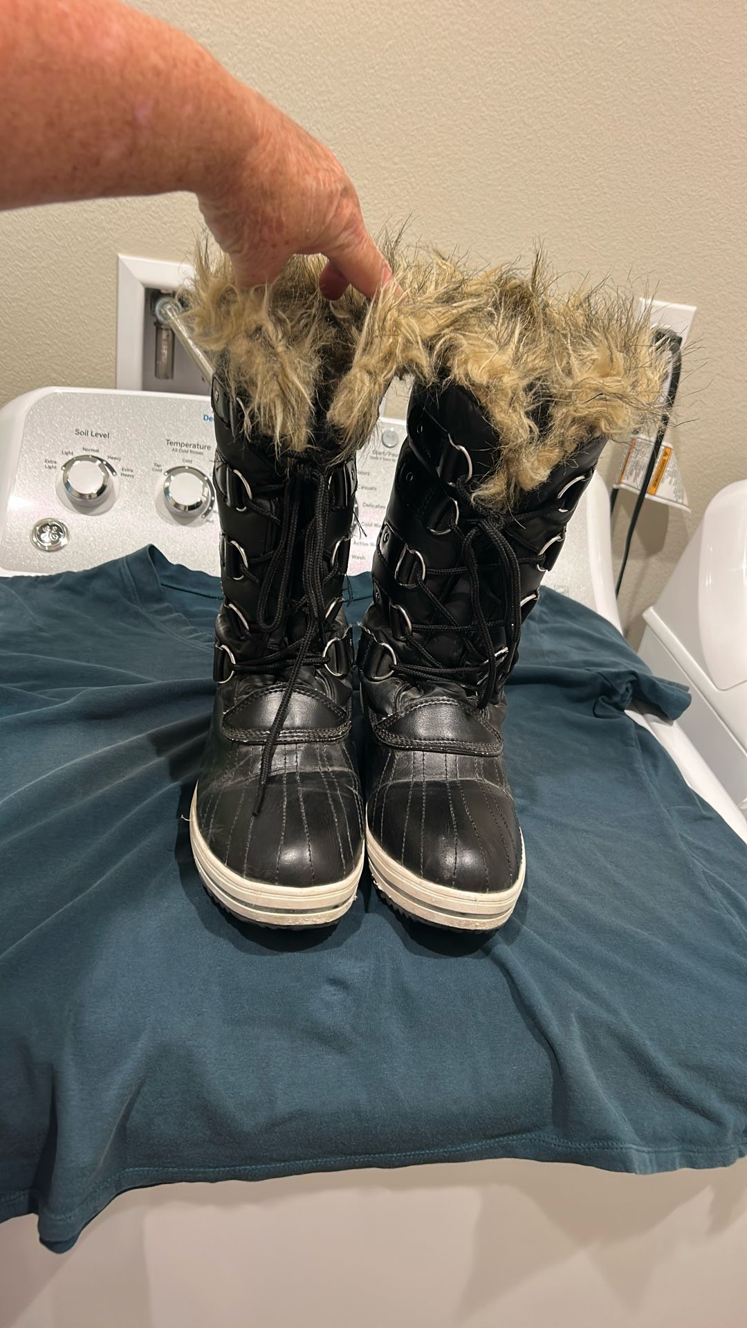 Women’s Polar Cold Weather Fur Lined Waterproof Boots Size 8