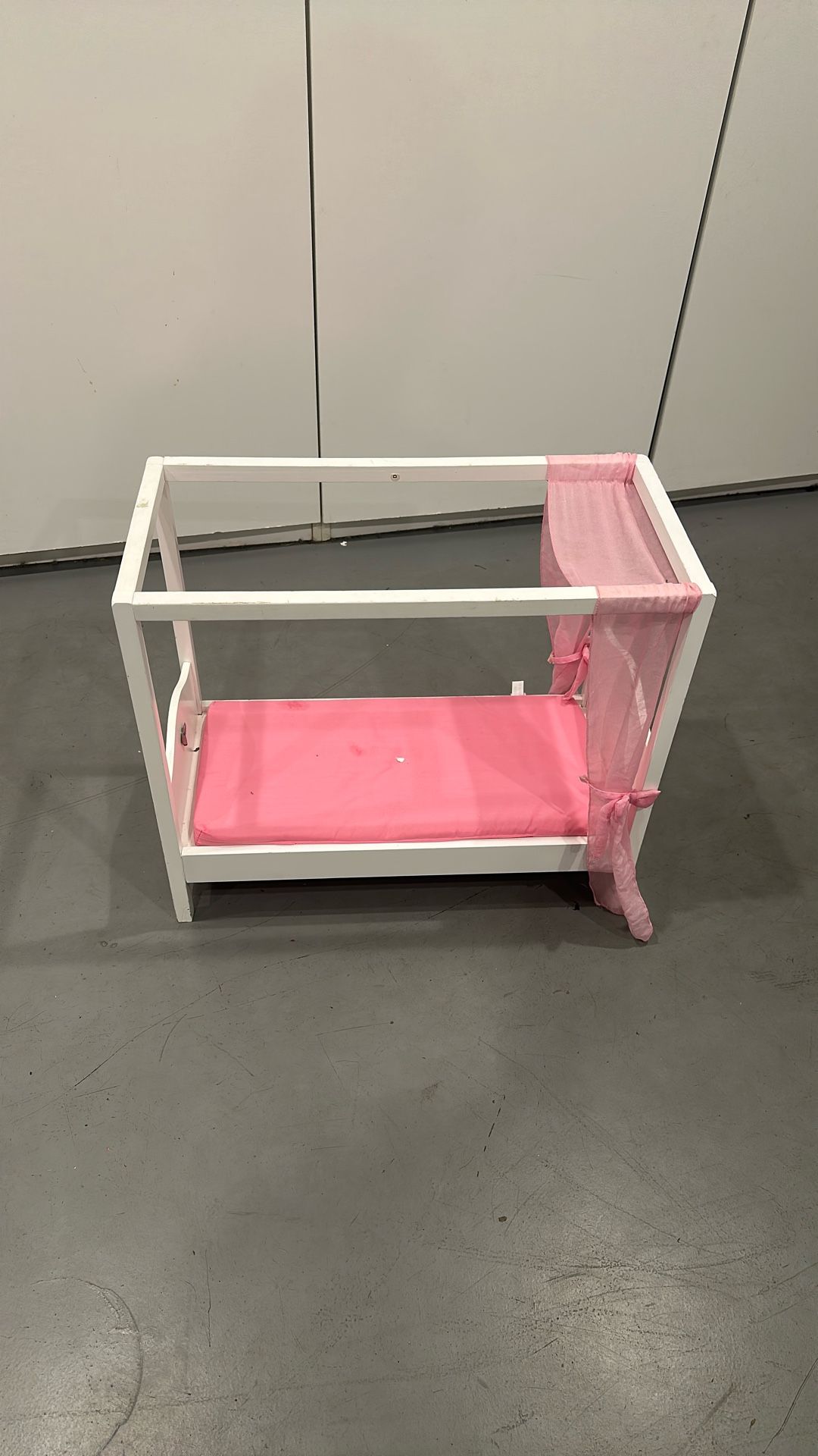 Doll bed