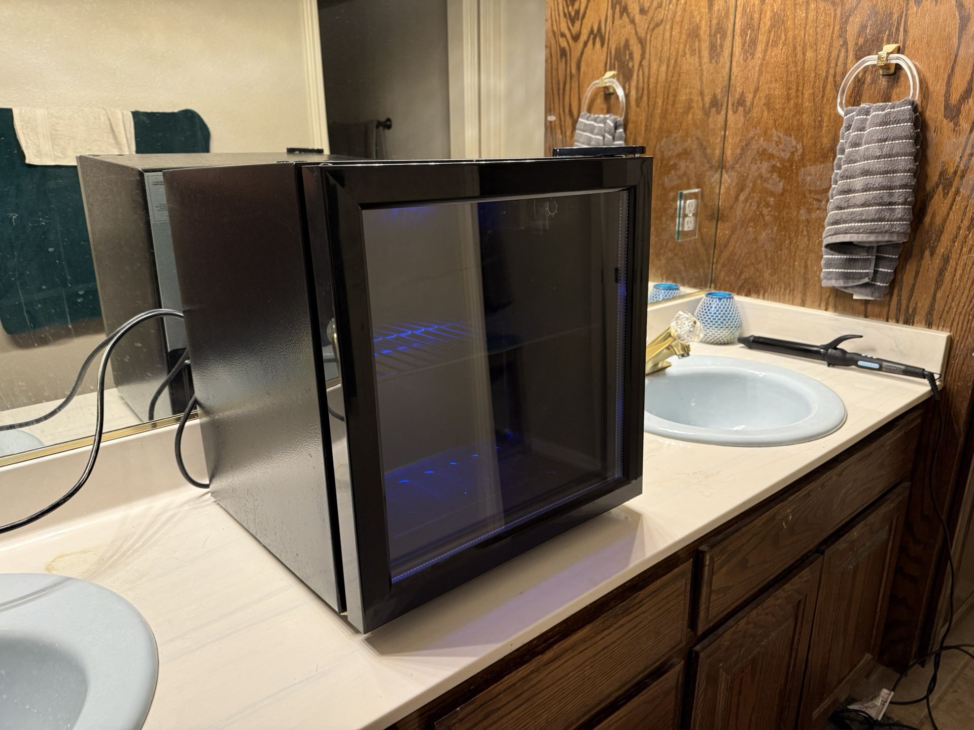 Intertek Wine Cooler And Mini Fridge Barely Used