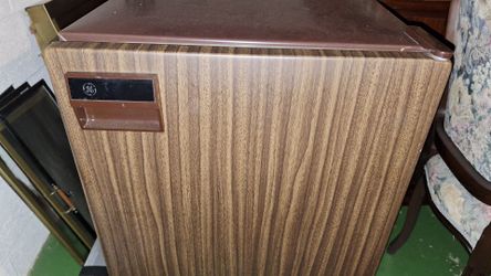 GE Mini Fridge Compact College Dorm Refrigerator