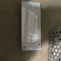 Logitech G715