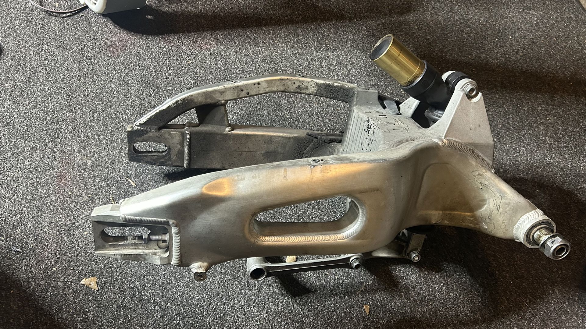 04-05 Honda Cbr1000rr OEM swing arm 