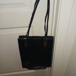 Cute Black Smaller Guess Purse Asking $15 Must Pick Up Broadway And APACHE BUCKEYE AZ CASH ONLY PLS THANKS Check Out My Page All Types Of Stuff Downsi