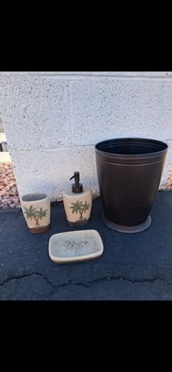 Bathroom set Pickup 2-11 pm rainbow/charleston cash only read description