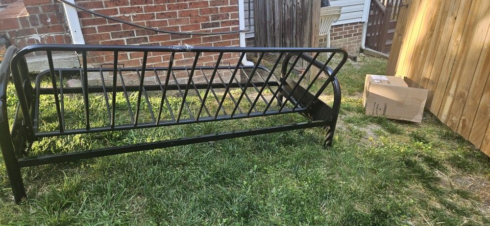 Metal Futon