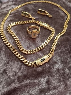 Beautiful set 14kt gold plated Brownsville