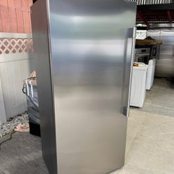Frigidaire professional freezer 33 x 70 