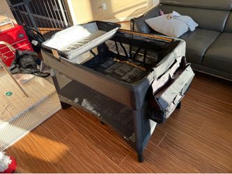 4moms Pack and Play Breeze