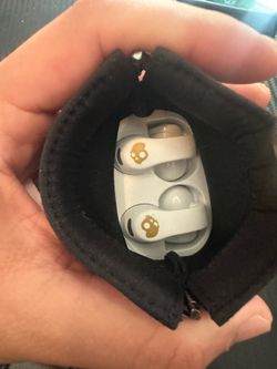 Skullcandy earphones