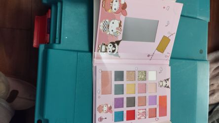 Hello Kitty Eyeshadow Palette New