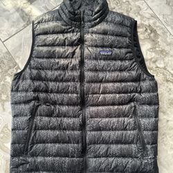  Patagonia Men’s Down Sweater Vest – Size Large – Forest Pattern