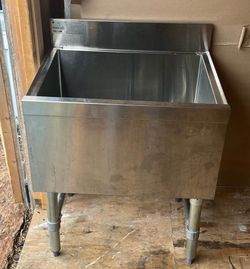 Ice bin