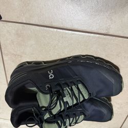 OnCloud On Running Cloudventure Black Reseda hiking shoes men’s 9 