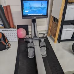 Hydrow Rowing Machine With Mat
