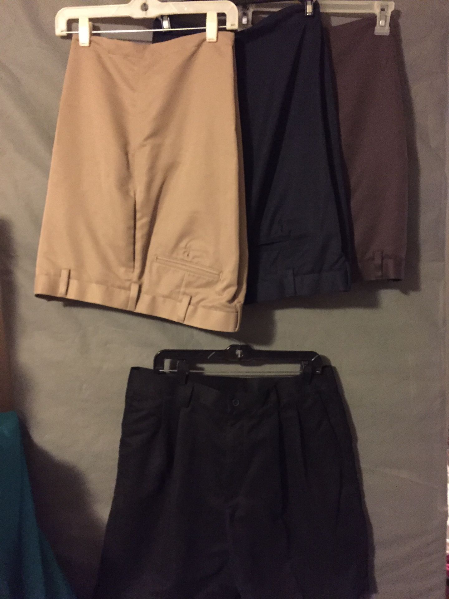 4 Pairs Men's Dress Casual Shorts Sz 36x9 36 Roundtree Yorke Easy Care  Black Navy