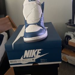 Retro Jordan One True Blue