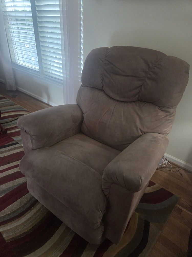 Lazy Boy Rocker Recliner !
