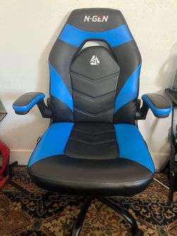 Gaming chair / computer chair
