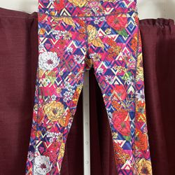 Lularoe Jade Capri  Workout leggings  Floral Print- Womens Size Medium