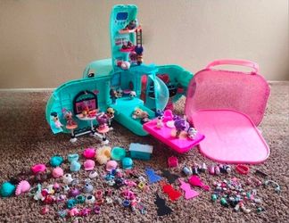 L.O.L. Surprise! 2-in-1 Glamper Fashion Camper with 55+ Surprises