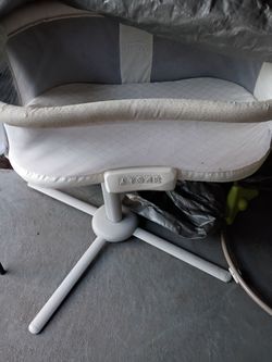 Bassinet takes batteries
