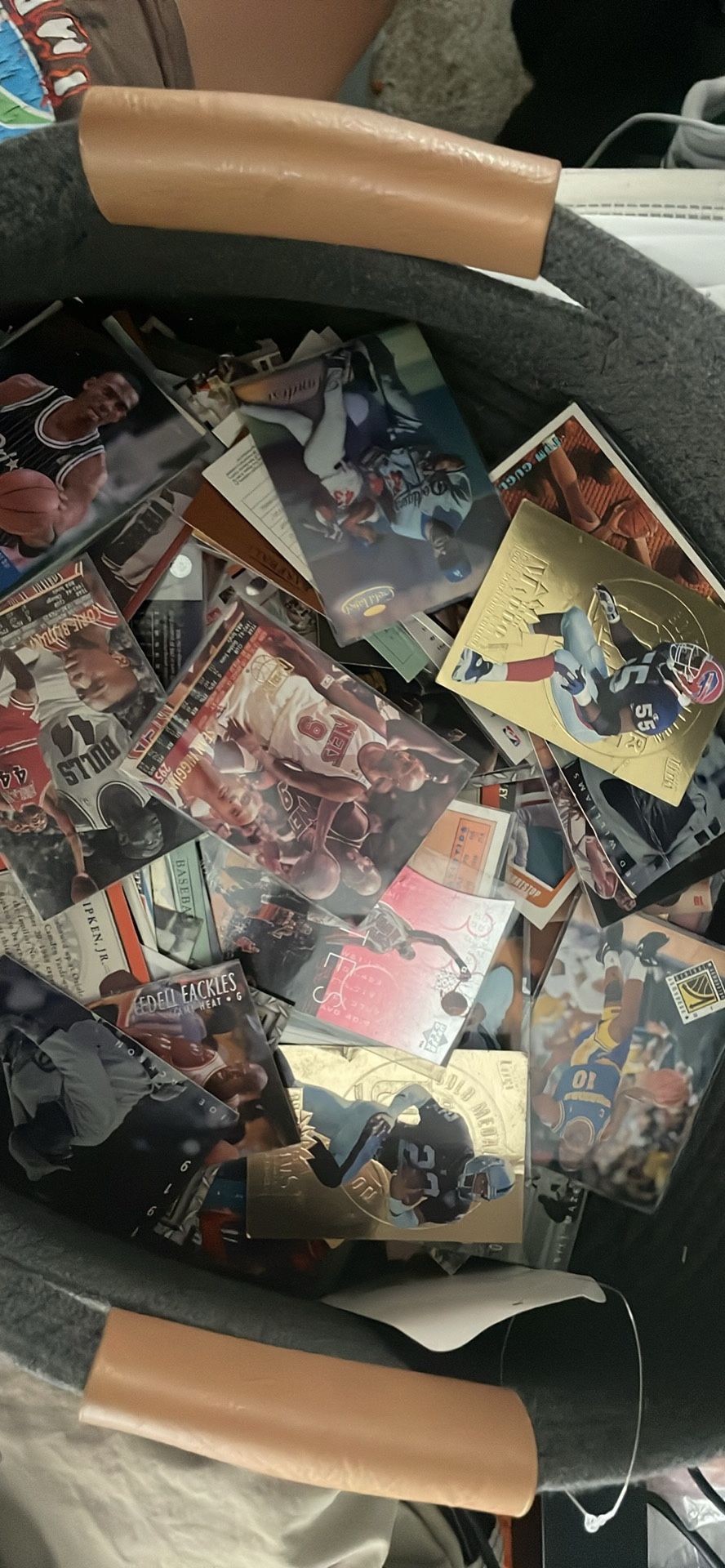 HAUL OF VINTAGE SPORTS CARDS
