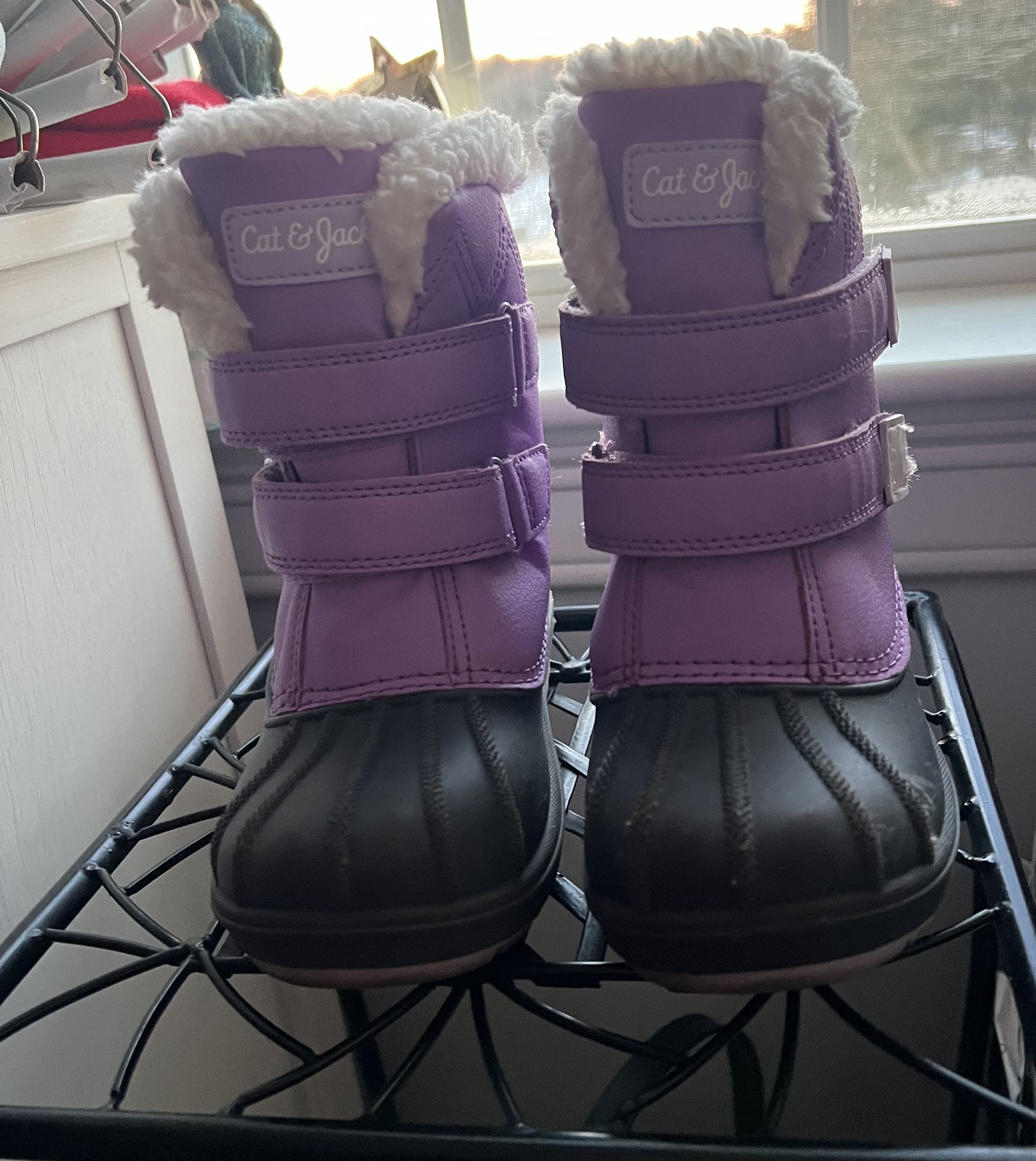 Cat and Jack purple toddler snow boots. Sz 10