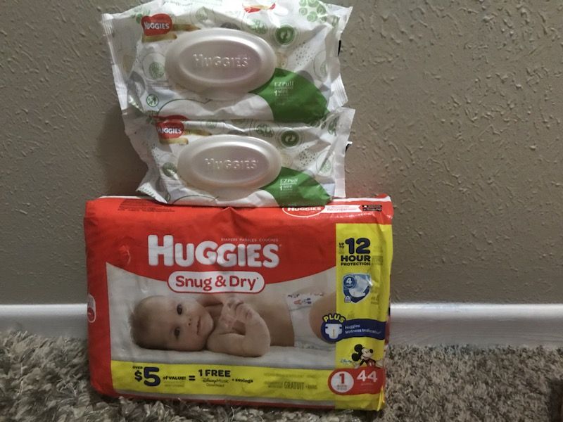 Huggies diapers size 1 snug and dry with 2 packs of wipes