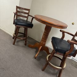 Table An Chairs Antique