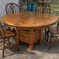 4 Chair table With A Leaf