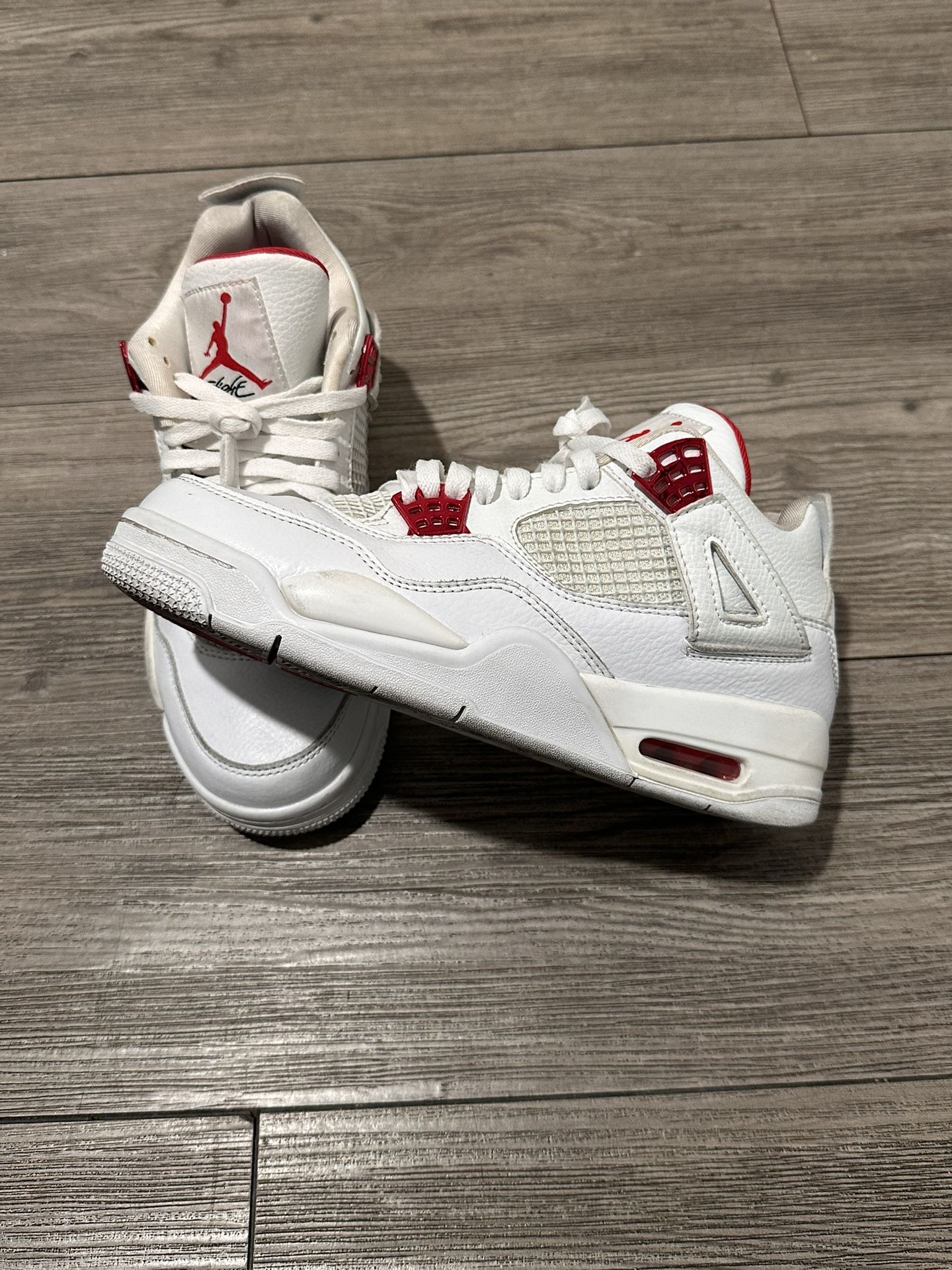 Jordan 4 Metallic Red