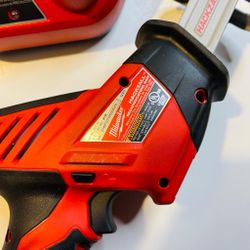 Milwaukee 2420-21 M12 12-V Lithium-Ion HACKZALL Cordless Reciprocating Saw Kit OPEN BOX 