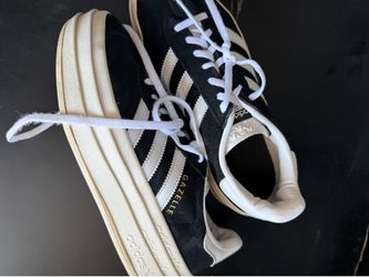 Adidas Gazelle women’s size 7.5