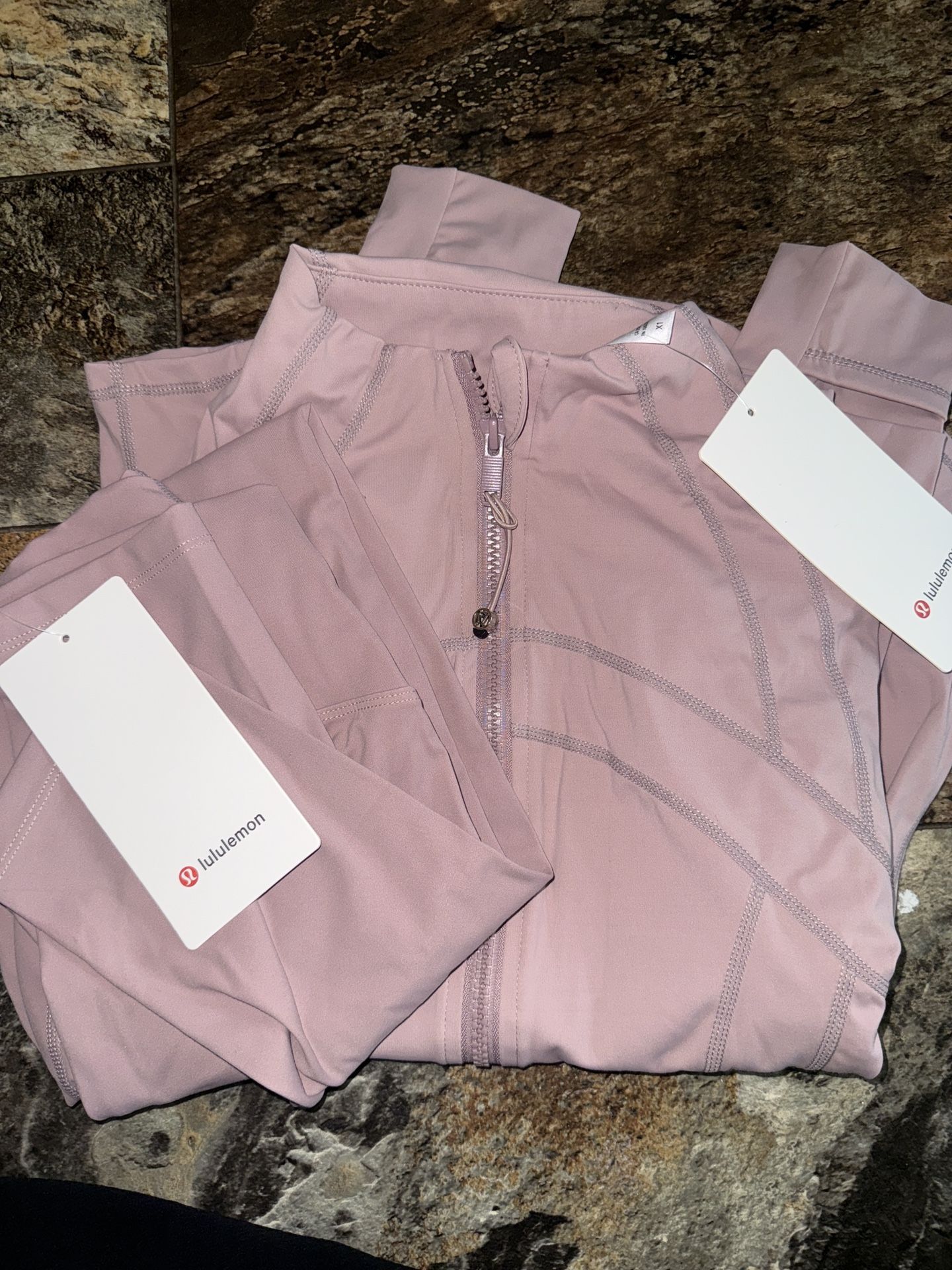 Defined aligned jacket and Aligned pants