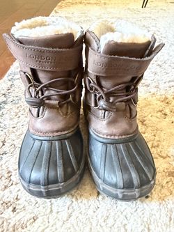 London Fog little girl  Snow Boots size 8